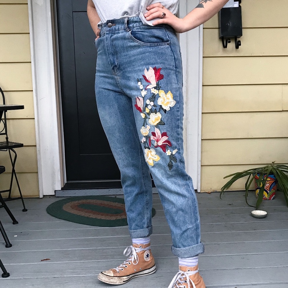 Floral Embroidery High Waisted Jeans
